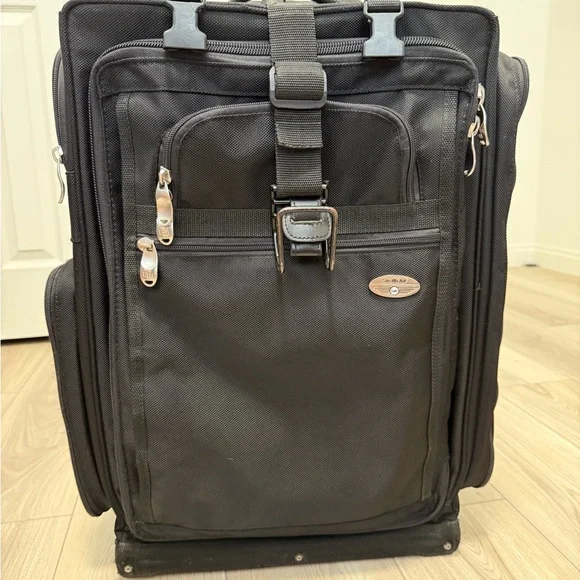 LuggageWorks Stealth Black 22'' Rolling Bag Travel Bag with Silver Details - Picture 1 of 10